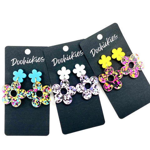 1.5" Confetti Daisy Dangles - Summer Acrylic Earrings